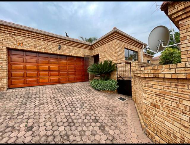 3 BEDROOM TOWNHOUSE FOR SALE IN CHANCLIFF RIDGE